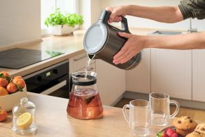 Двойностенна електрическа кана Sencor SWK 0850GY с регулиране на температура и U-образно дъно  